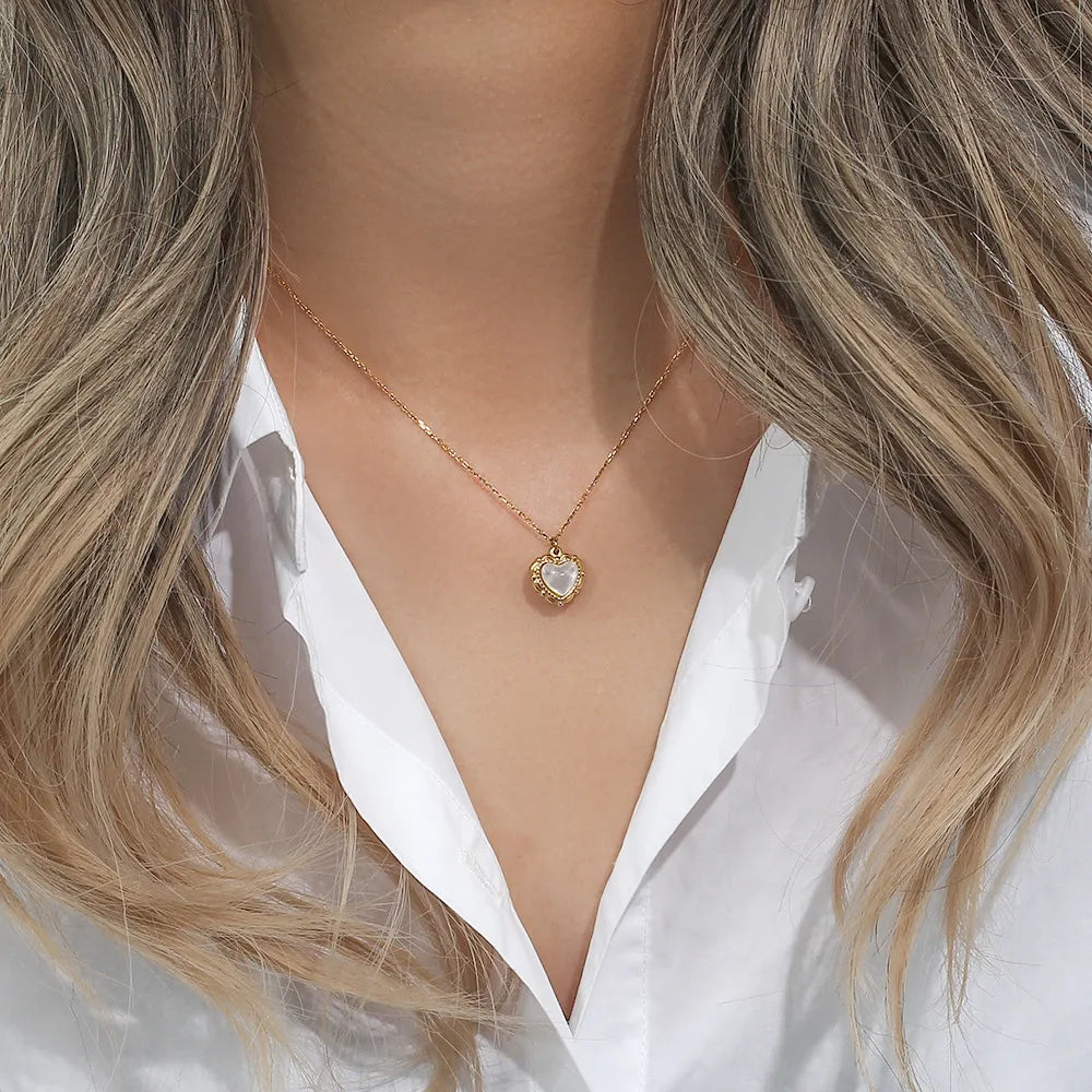 Vintage Shell Heart Pendant Necklace in 18K Gold Plated Steel