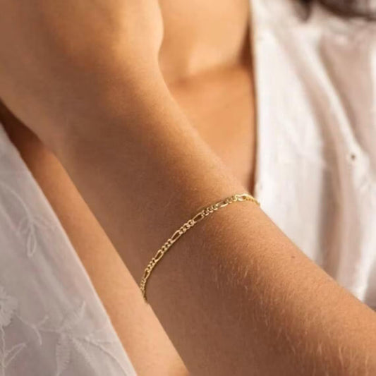 Delicate Gold Chain Bracelet