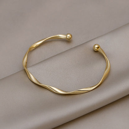 Simple Twist Gold Bracelet